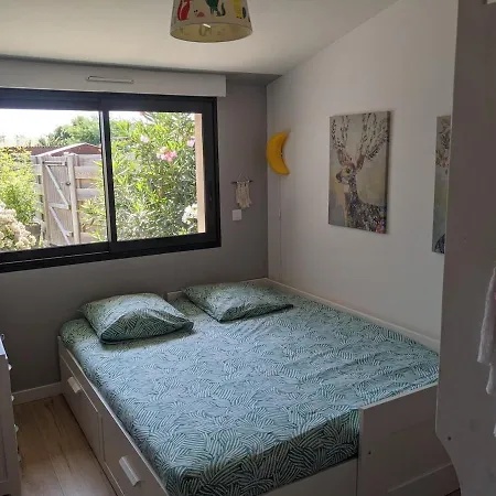 Family With Garden, Pool And Within Walking Distance