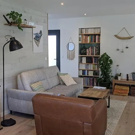 Family With Garden, Pool And Within Walking Distance *