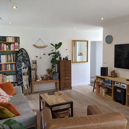 Family With Garden, Pool And Within Walking Distance