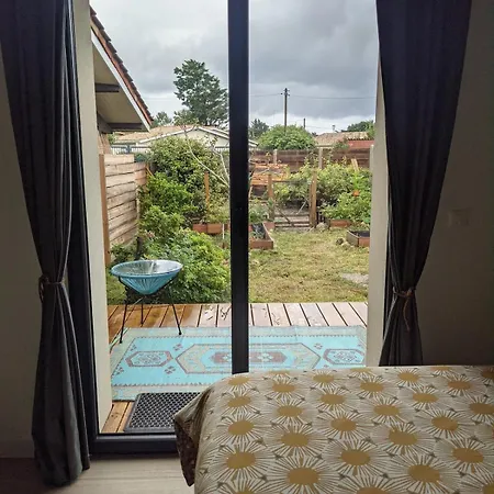 Family With Garden, Pool And Within Walking Distance Lacanau