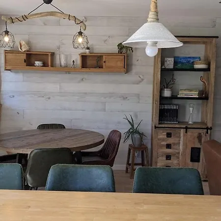 Family With Garden, Pool And Within Walking Distance Holiday home