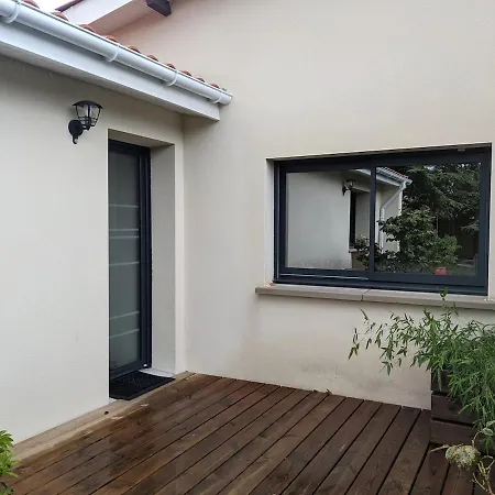 Family With Garden, Pool And Within Walking Distance Holiday home *