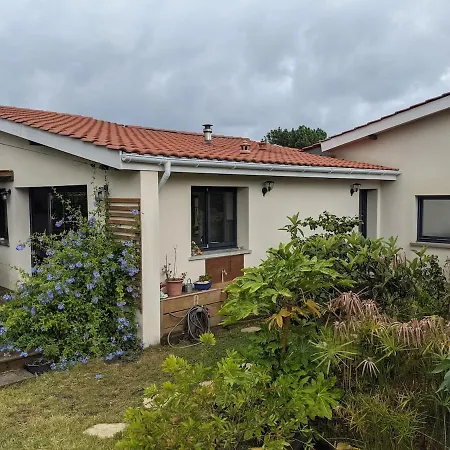 Family With Garden, Pool And Within Walking Distance Lacanau
