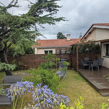 Family With Garden, Pool And Within Walking Distance *