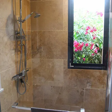 Family With Garden, Pool And Within Walking Distance Holiday home *