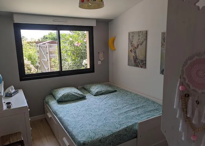 Family With Garden, Pool And Within Walking Distance