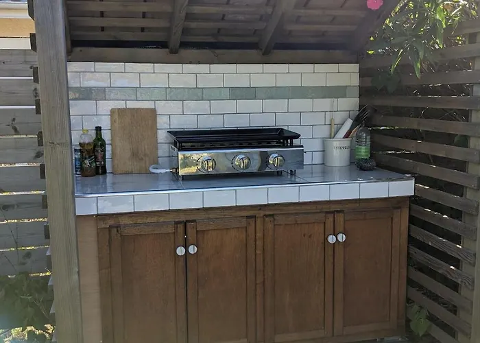 Family With Garden, Pool And Within Walking Distance *